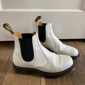 Dr Martens Chelsea boots women’s 10 white